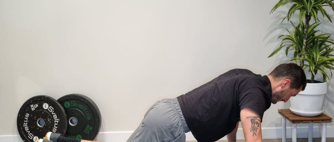 Sport à domicile : 5 exercices sans matériel - Guide 2025